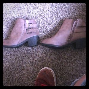 Women’s healed boots